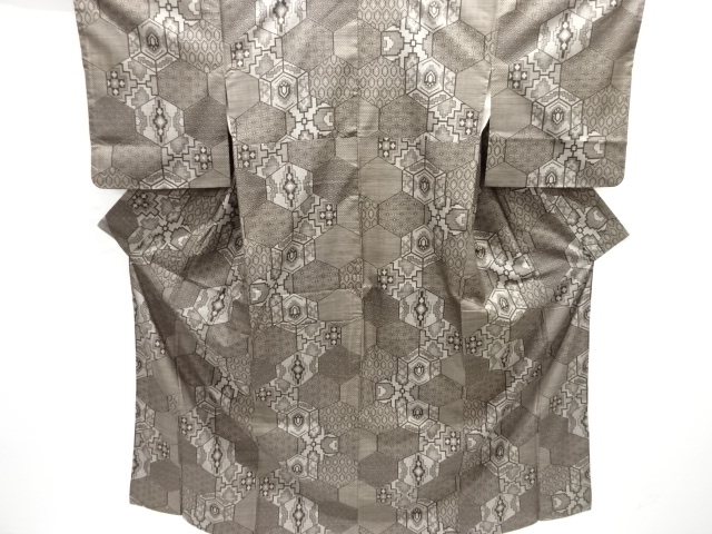 JAPANESE KIMONO / SILK / DORO OSHIMA TSUMUGI / WOVEN KIKKO & CLASSICAL PATTERN